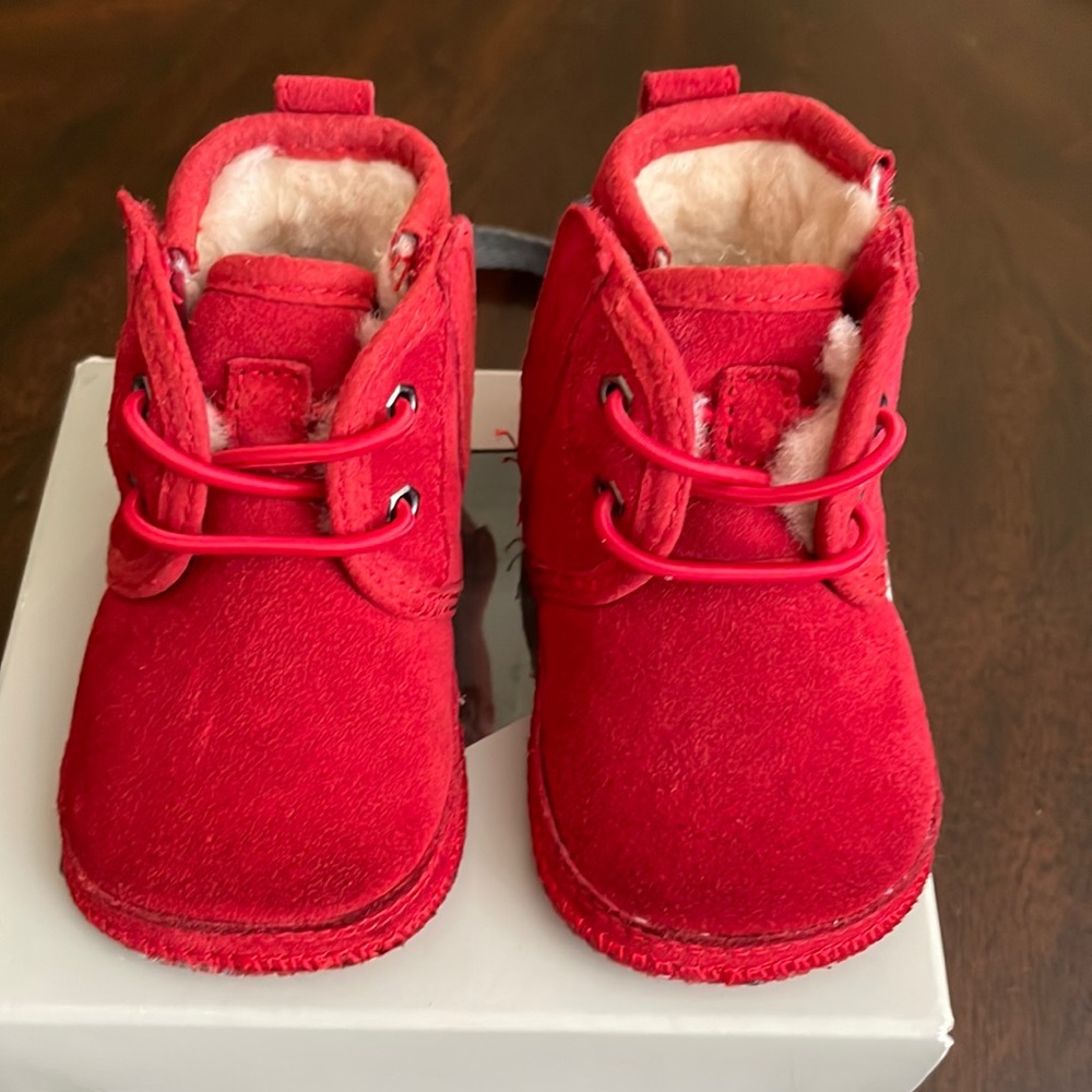 UGG Baby Neumel. Infant size 02/03